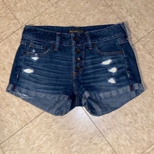 Abercrombie&Fitch MidRise Distressed ButtonFly Denim Shorts in DeepOcean size 24